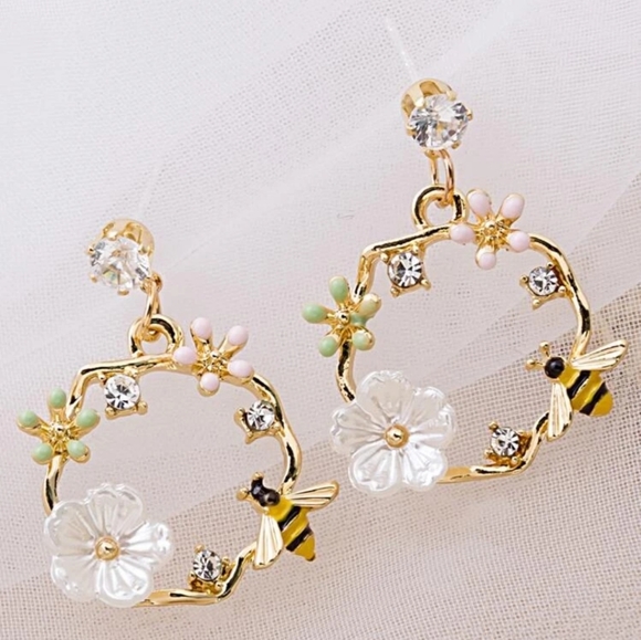 Bee flower drop earrings - Picture 2 of 4